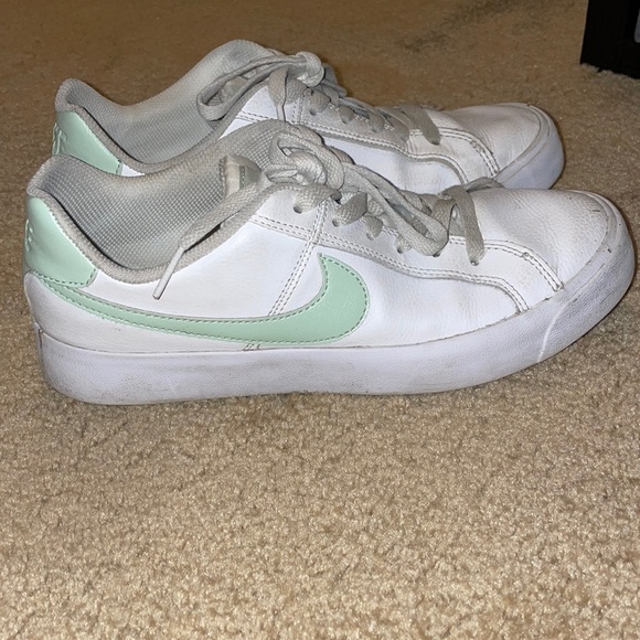 Nike Shoes - Nike Blazer Low
